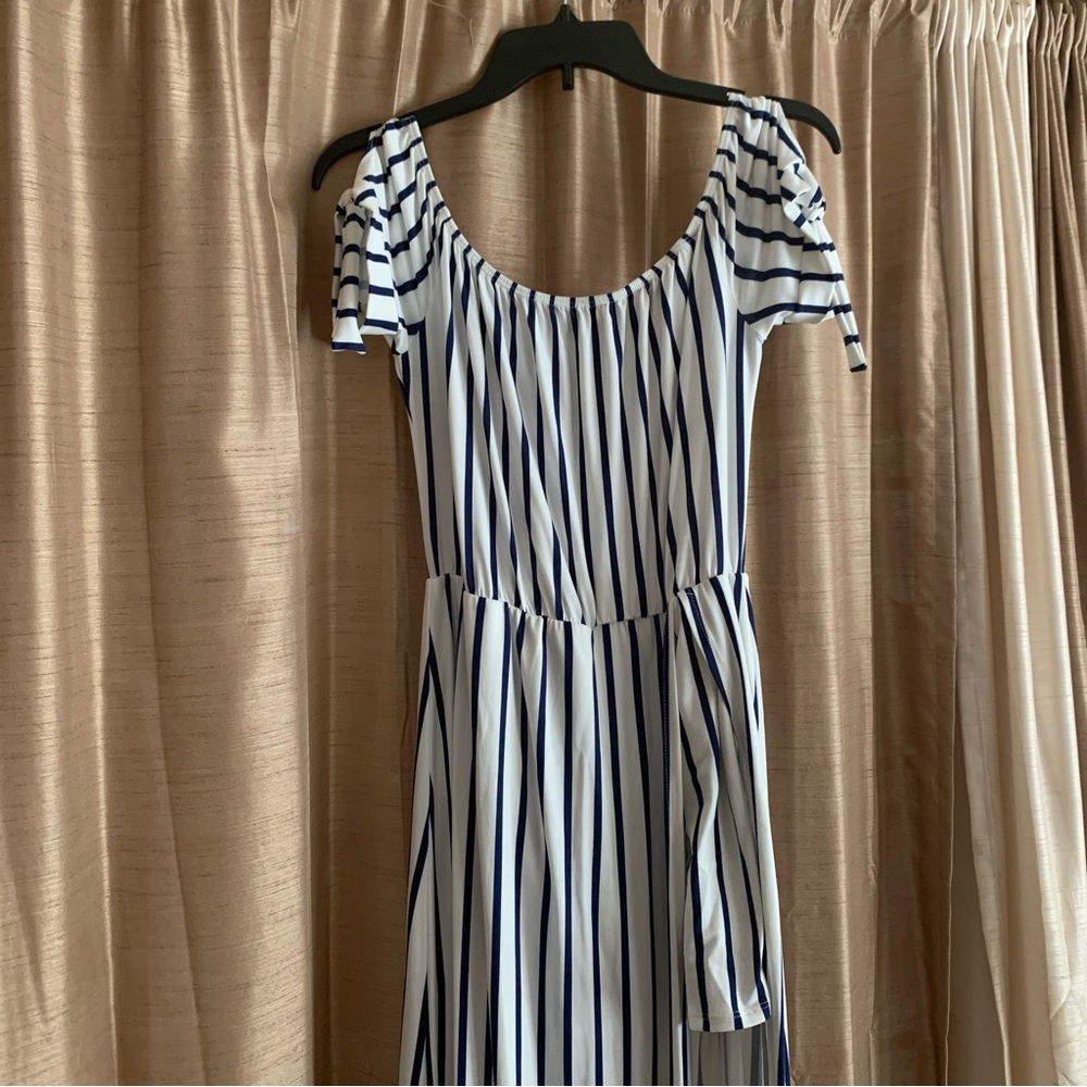 Women’s Maxi Dress w/ a slit